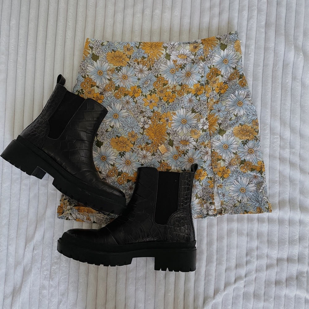 Floral urban outfitters skirt